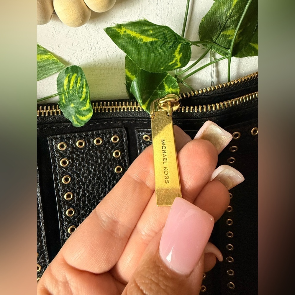 Michael Kors Brooklyn Large Grommet Convertible Hobo Black Leather Bag - Picture 8 of 16